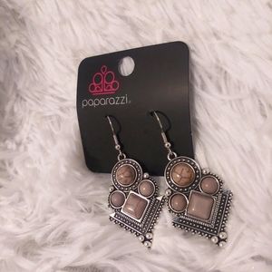 FREE WITH PURCHASE NWT So Sonoran gray/silver fishhook back earrings